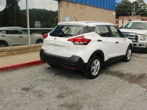 Used 2020 Nissan Kicks S FWD image 3