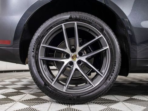 Used 2025 Porsche Macan AWD/4WD image 39