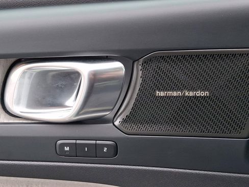 Certified 2023 Volvo XC40 B5 Ultimate w/ Protection Package Premier image 25