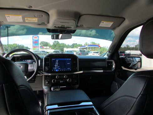 Used 2023 Ford F150 Lariat w/ Trailer Tow Package image 11