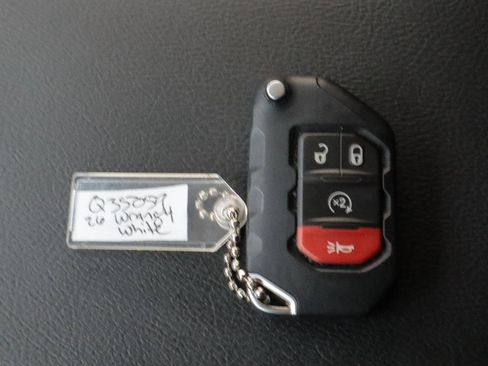 Used 2026 Jeep Wrangler Unlimited Sahara AWD/4WD image 29