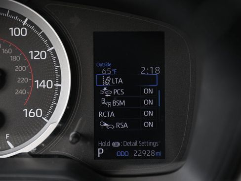 Used 2022 Toyota Corolla Cross LE image 17