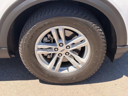 Certified 2021 Ford Explorer XLT w/ Equipment Group 202A AWD/4WD image 9
