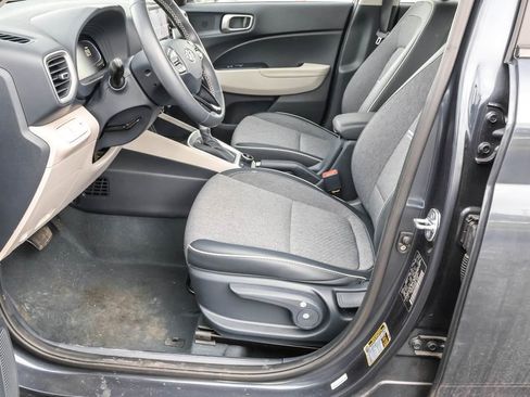 Certified 2025 Hyundai Venue Limited image 17