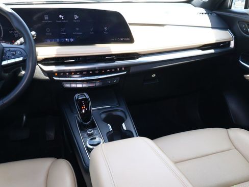 Used 2024 Cadillac XT4 Premium Luxury AWD/4WD image 16