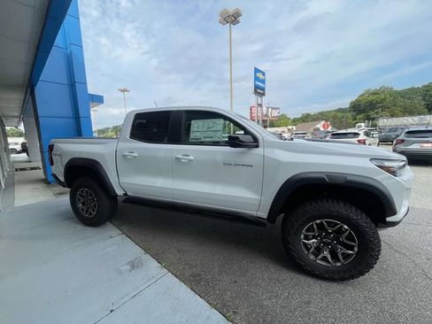 New 2026 Chevrolet Colorado ZR2 w/ Technology Package AWD/4WD image 2