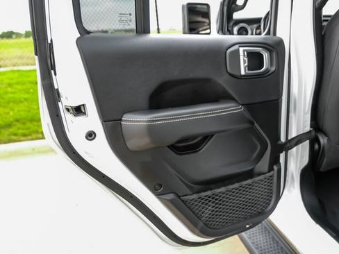 Used 2021 Jeep Wrangler Unlimited Sahara w/ Uconnect 4C Nav & Sound Group AWD/4WD image 44