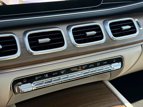 Certified 2022 Mercedes-Benz GLE 450 4MATIC w/ Premium Package image 26