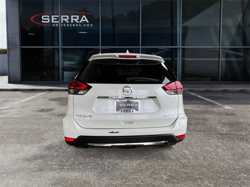 Used 2018 Nissan Rogue SV w/ Premium Package image 3