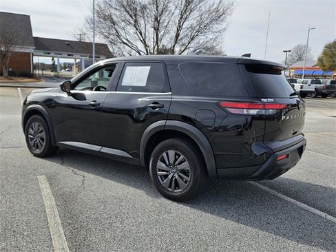 Used 2023 Nissan Pathfinder S image 9