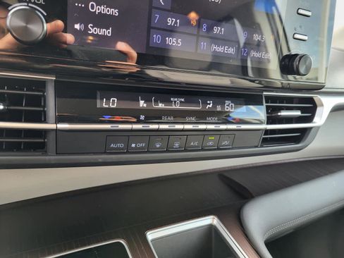 Used 2022 Toyota Sienna LE image 20