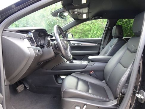 Certified 2023 Cadillac XT5 Luxury w/ LPO, Floor Liner Package AWD/4WD image 7