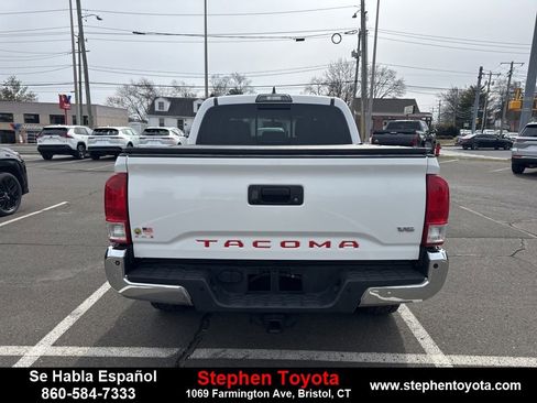 Used 2017 Toyota Tacoma TRD Off-Road image 6