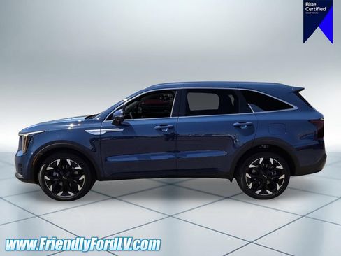 Used 2024 Kia Sorento EX w/ Panoramic Sunroof Package FWD image 3
