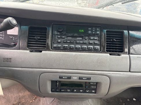 Used 2000 Lincoln Town Car Signature image 17