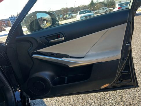 Used 2017 Lexus IS 200t image 14