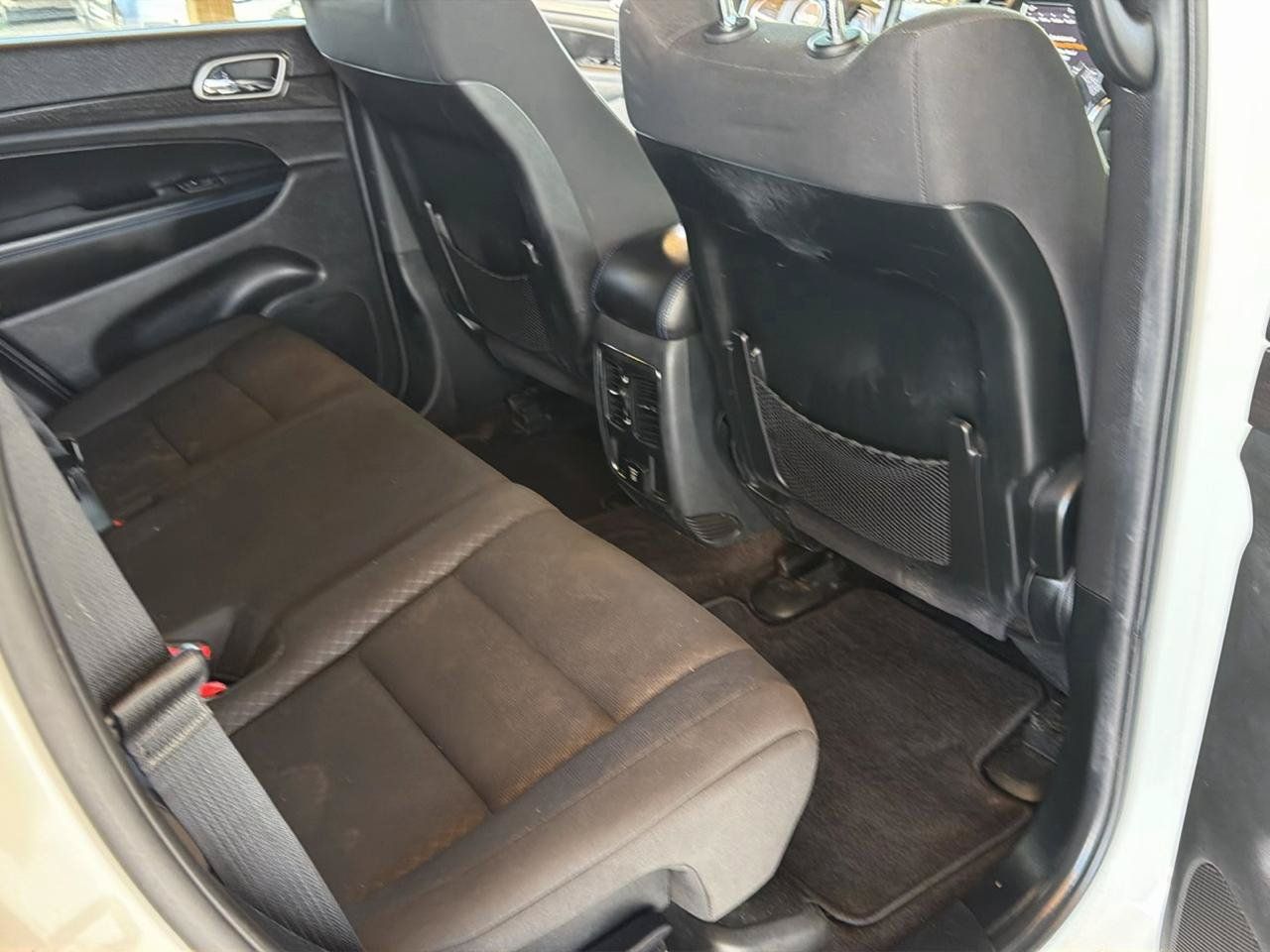 Used 2018 Jeep Grand Cherokee Laredo AWD/4WD image 18