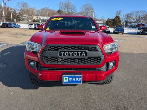 Used 2017 Toyota Tacoma TRD Sport image 8
