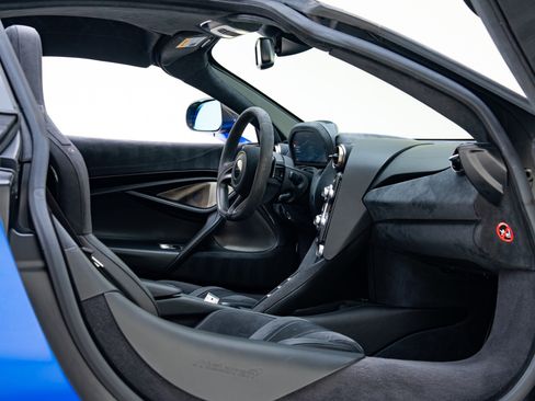 Used 2018 McLaren 720S Performance RWD image 40