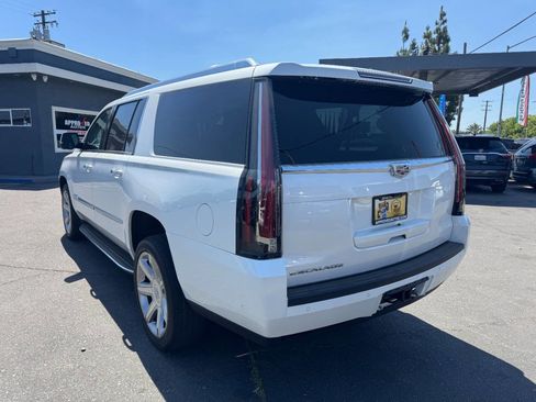 Used 2019 Cadillac Escalade ESV Luxury RWD image 7