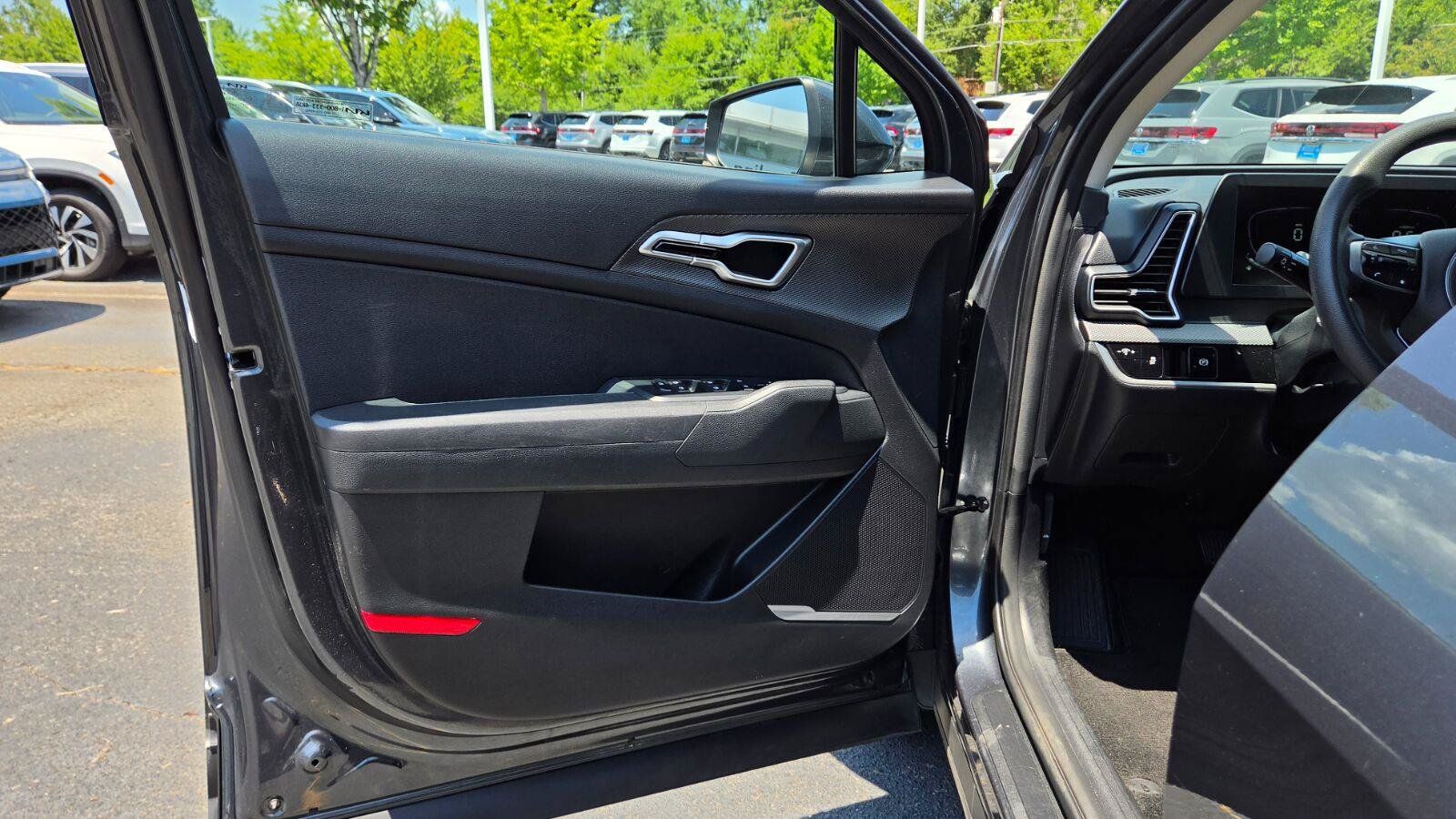 Used 2023 Kia Sportage LX FWD image 19