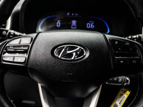 Used 2023 Hyundai Venue SEL FWD image 25