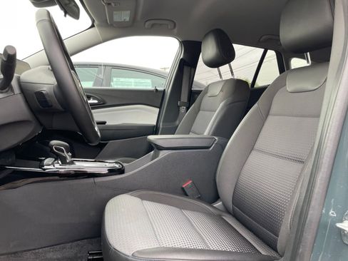 Used 2025 Chevrolet Trax LT w/ LT Convenience Package image 27