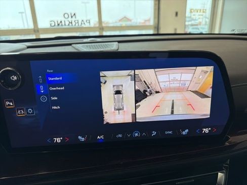 Used 2025 Chevrolet Traverse Z71 w/ Enhanced Driving Package AWD/4WD image 4