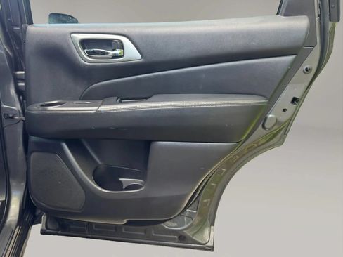 Used 2019 Nissan Pathfinder SV AWD/4WD image 13