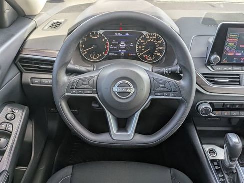 Used 2024 Nissan Altima 2.5 SV image 18