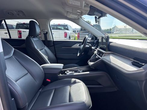 Certified 2025 Ford Explorer Active w/ Active Comfort Package AWD/4WD image 22