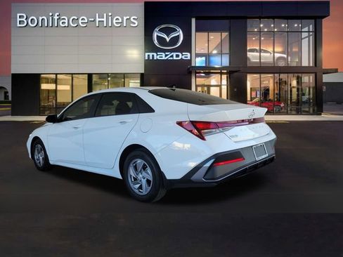 Used 2024 Hyundai Elantra SE image 28