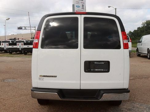 Used 2025 Chevrolet Express 3500 LT w/ LT Preferred Equipment Group RWD image 6