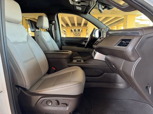 Used 2021 GMC Yukon XL SLT w/ Rear Media and Nav Package image 31