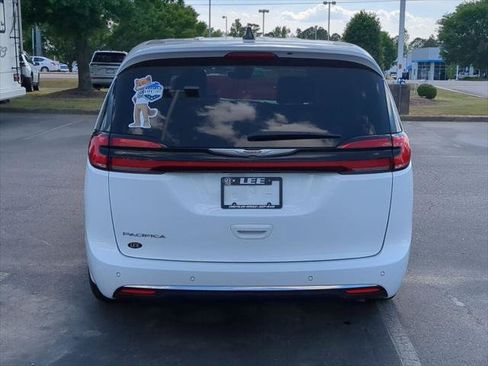 Certified 2023 Chrysler Pacifica Touring-L FWD image 4