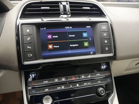 Used 2018 Jaguar XE Prestige AWD/4WD image 42