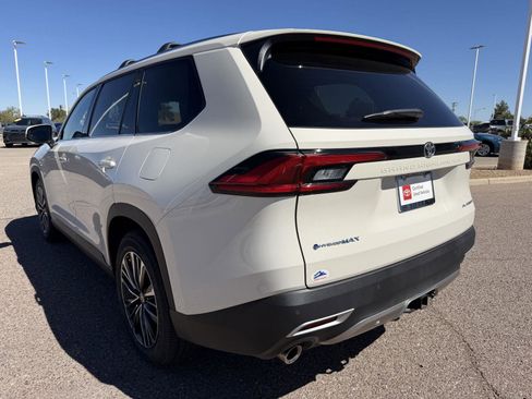 Certified 2024 Toyota Grand Highlander AWD Hybrid image 4