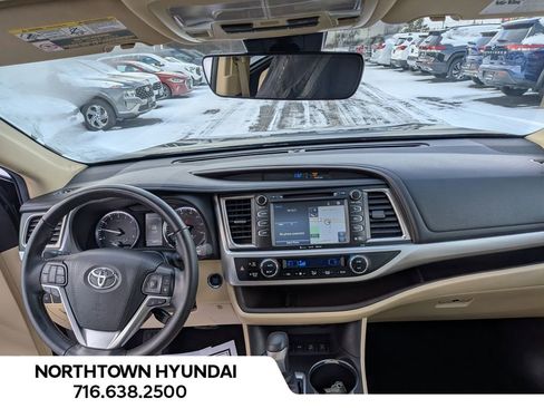 Used 2019 Toyota Highlander XLE image 7