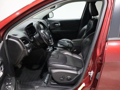 Used 2021 Jeep Cherokee Trailhawk image 11