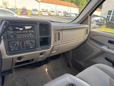 Used 2004 Chevrolet Silverado 2500 LS w/ Skid Plate Package AWD/4WD image 15