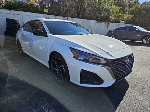 Used 2024 Nissan Altima 2.5 SR w/ SR Premium Package image 5