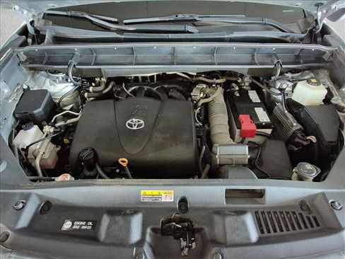 Used 2021 Toyota Highlander XLE AWD/4WD image 25