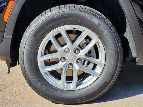 New 2025 Jeep Grand Cherokee Laredo X w/ Luxury Tech Group I image 7