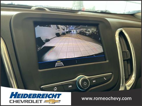 Used 2020 Chevrolet Equinox LT FWD image 22