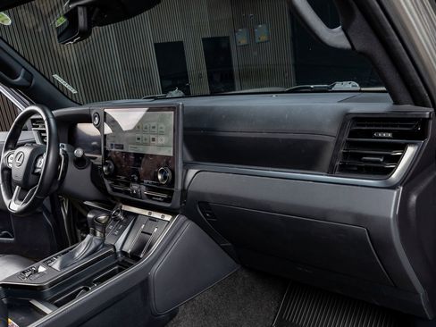 Used 2024 Lexus GX 550 image 18