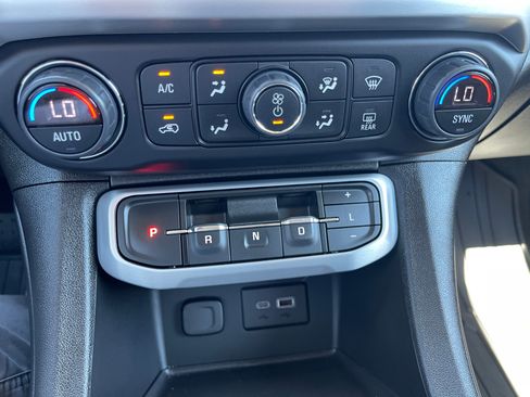 Used 2022 GMC Acadia SLE FWD image 13