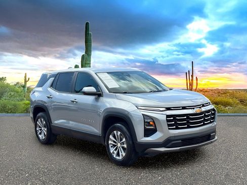 Used 2025 Chevrolet Equinox LT FWD image 6