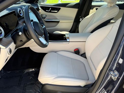 Used 2025 Mercedes-Benz C 300 Sedan image 29