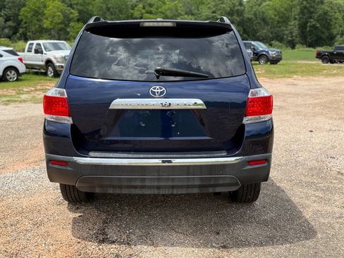 Used 2011 Toyota Highlander Limited w/ Tow Pkg FWD image 4