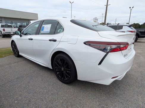 Used 2024 Toyota Camry SE image 31